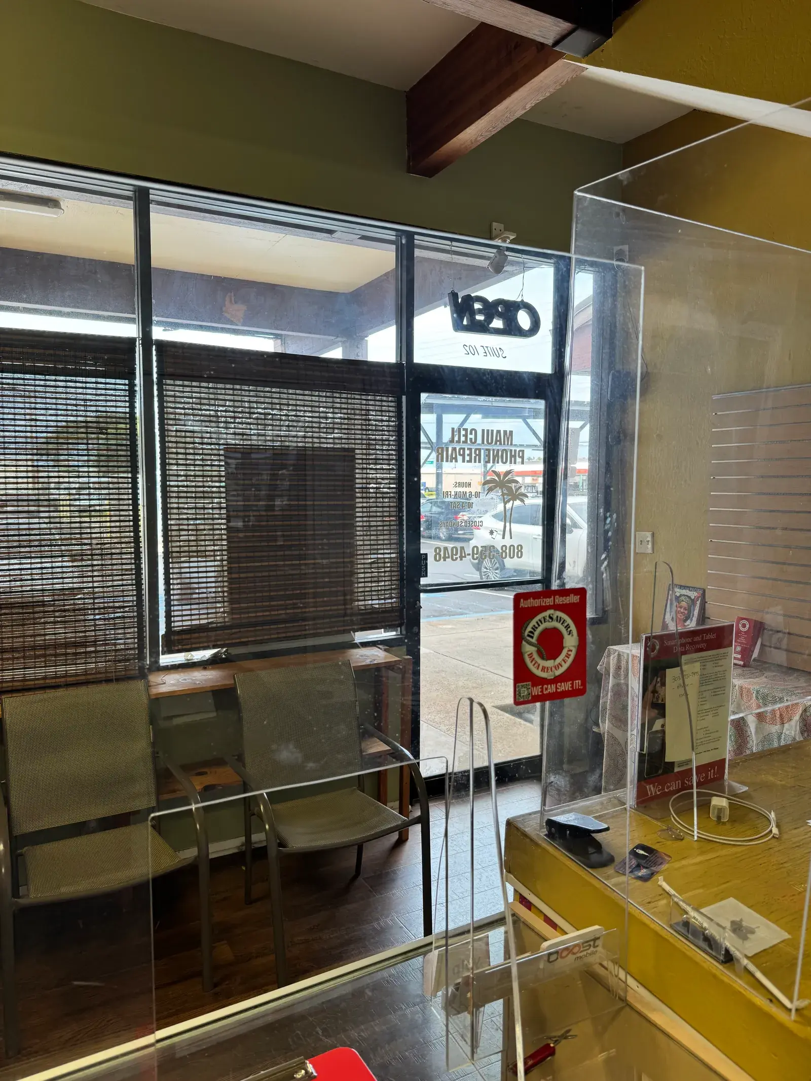 Storefront of Maui Cell Phone Repair on Dairy Road